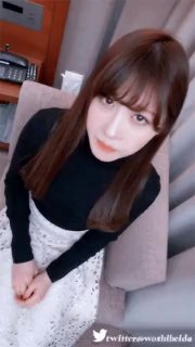 风骚轻熟女 迫不及待揉捏小哥JB 喜笑颜开掰开双腿 高跟鞋开档裤 扶沙发后入猛操